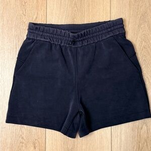 Lululemon Women’s Softstreme Shorts Black Size 4